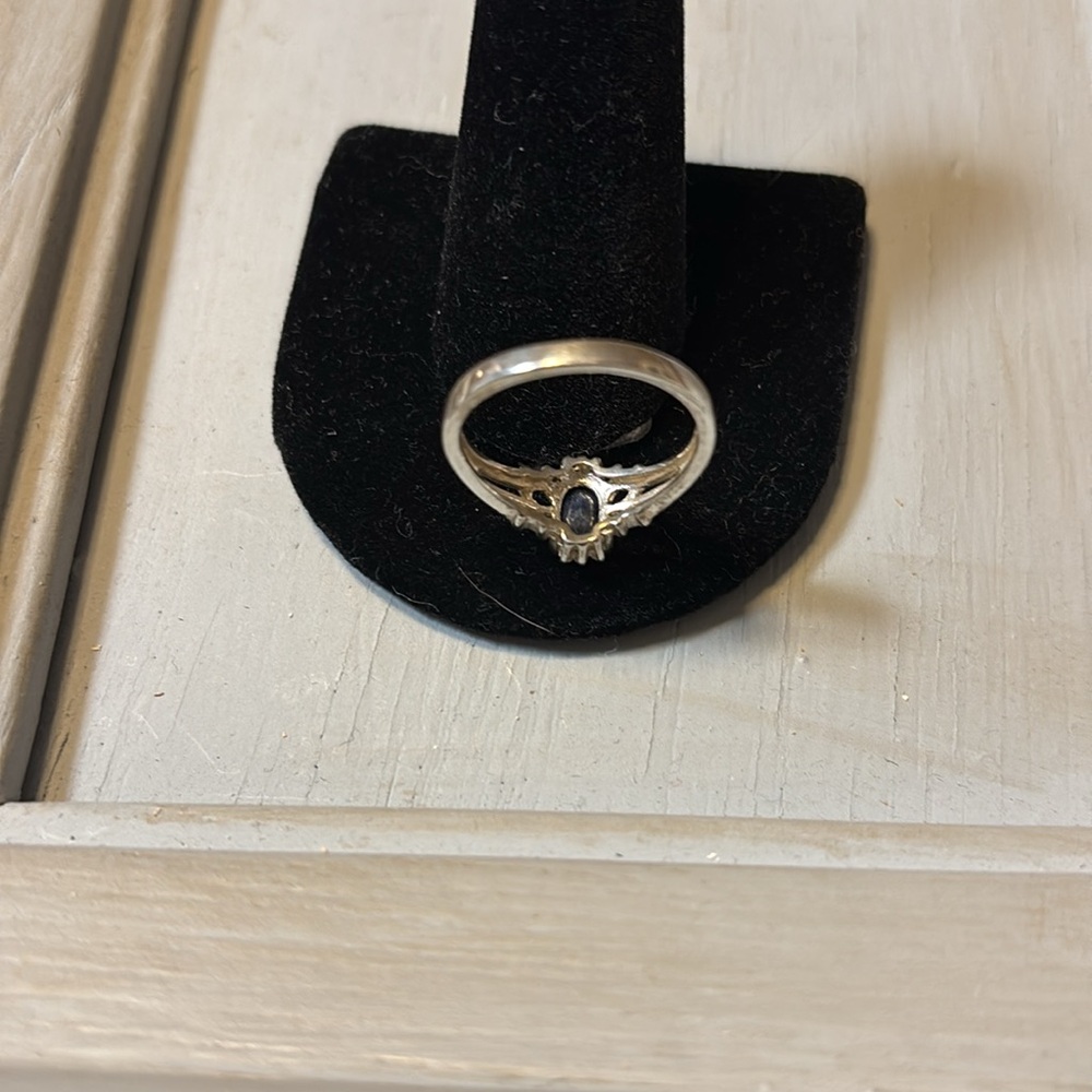 Genuine Sapphire Gemstone Ring - Picture 3 of 6